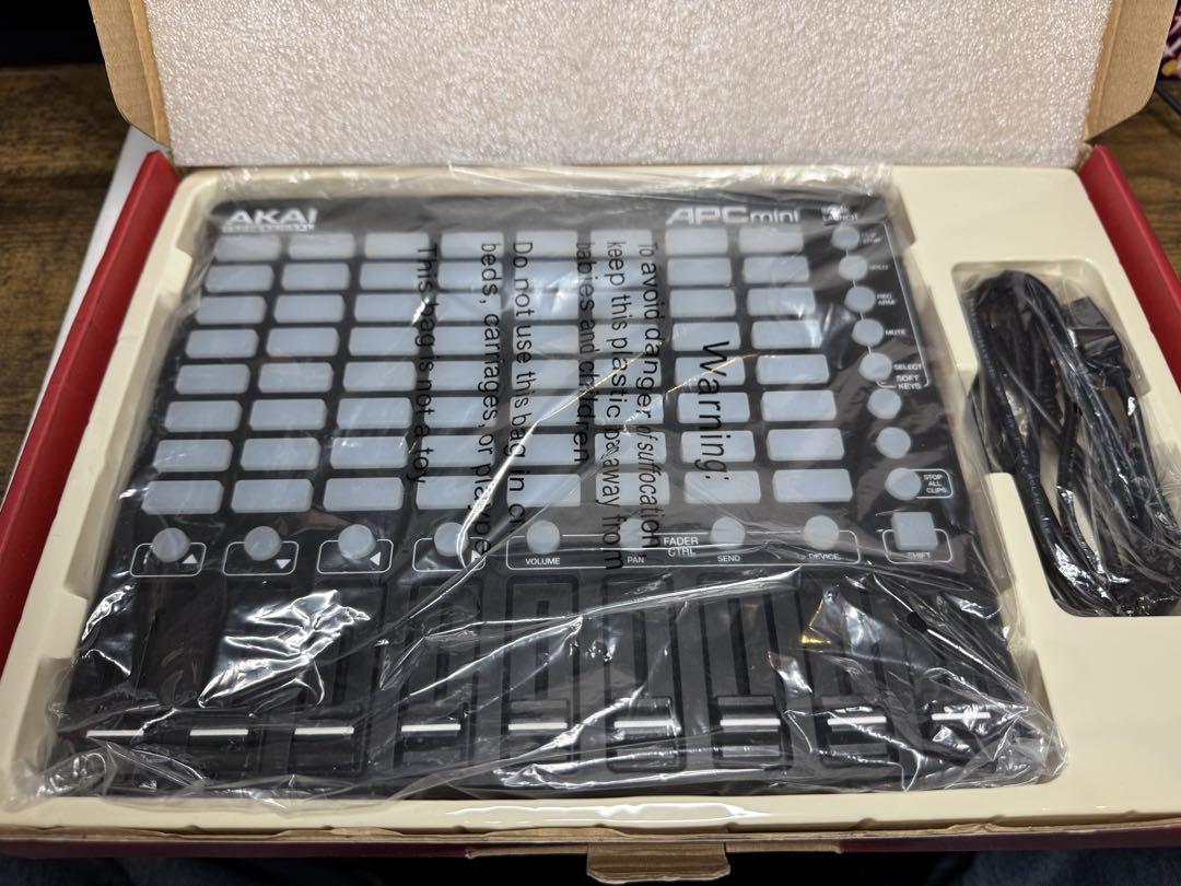 AKAI APC mini MIDIコントローラー