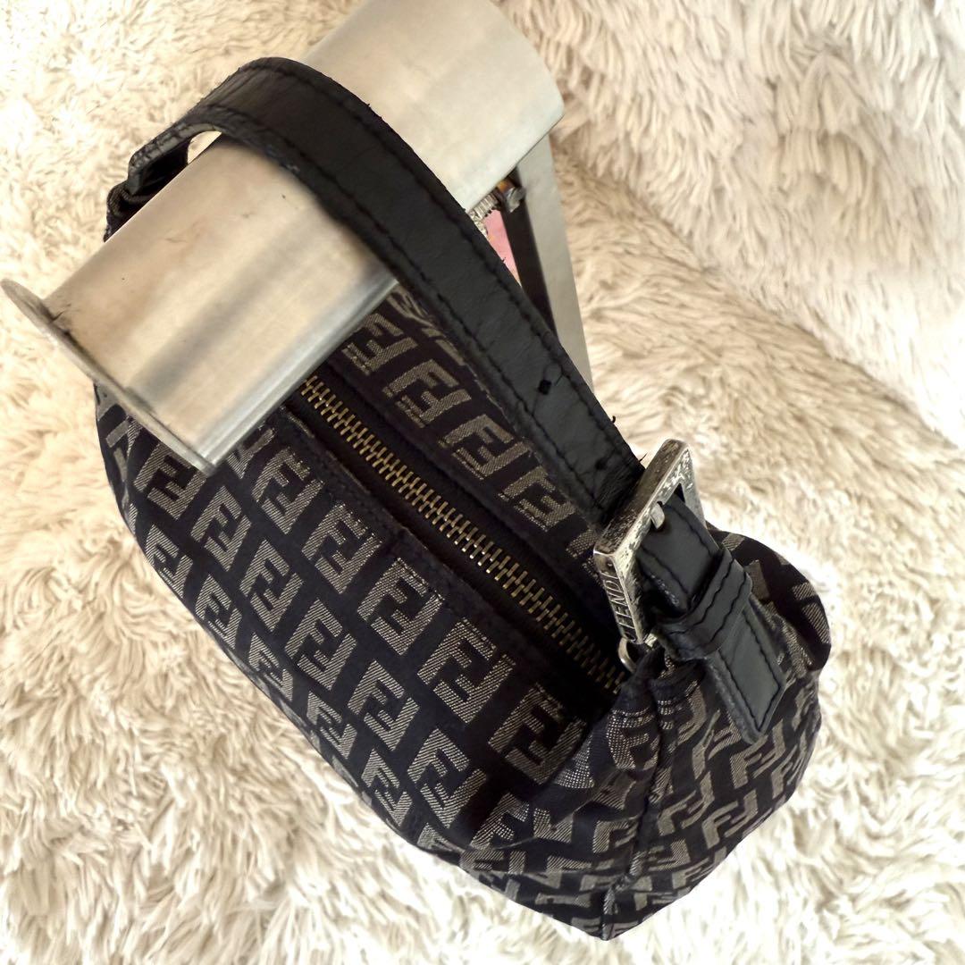 FENDI✨アクセサリーポーチ　ズッキーノ　FF柄総柄 ハンドバッグ　化粧ポーチ