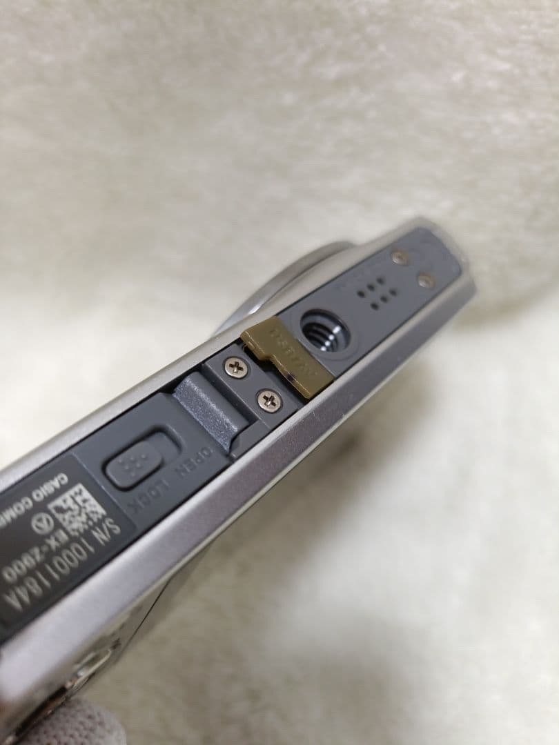 CASIO EXILIM 16.1MP コンパクトデジタルカメラ