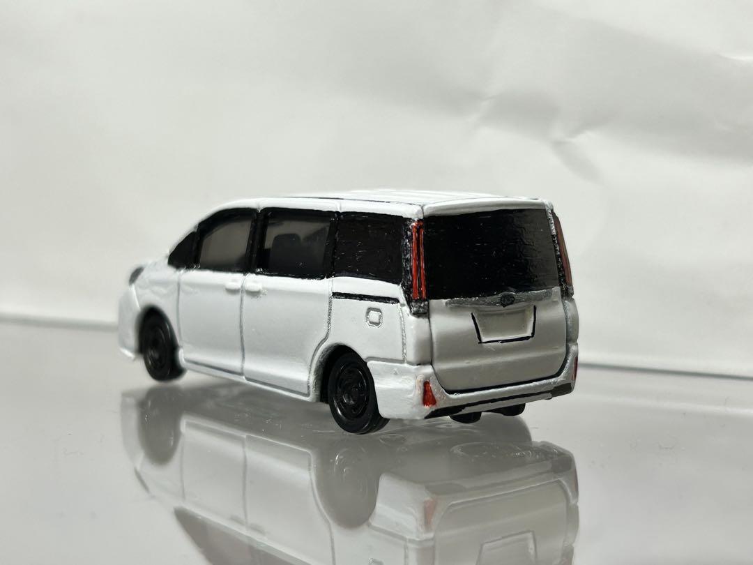 トミカ改造 ノア モデリスタ