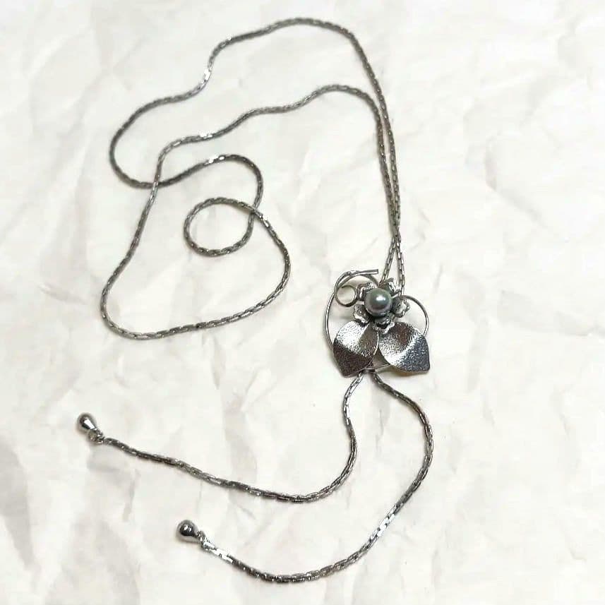 花モチーフ シルバーネックレス目立った傷や汚れなし
