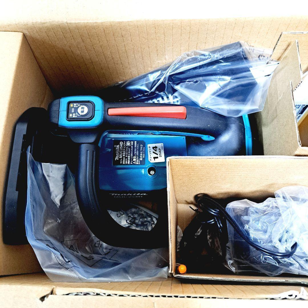 新品未使用　makita マキタ 250mm充電式チェンソー MUC254DWF