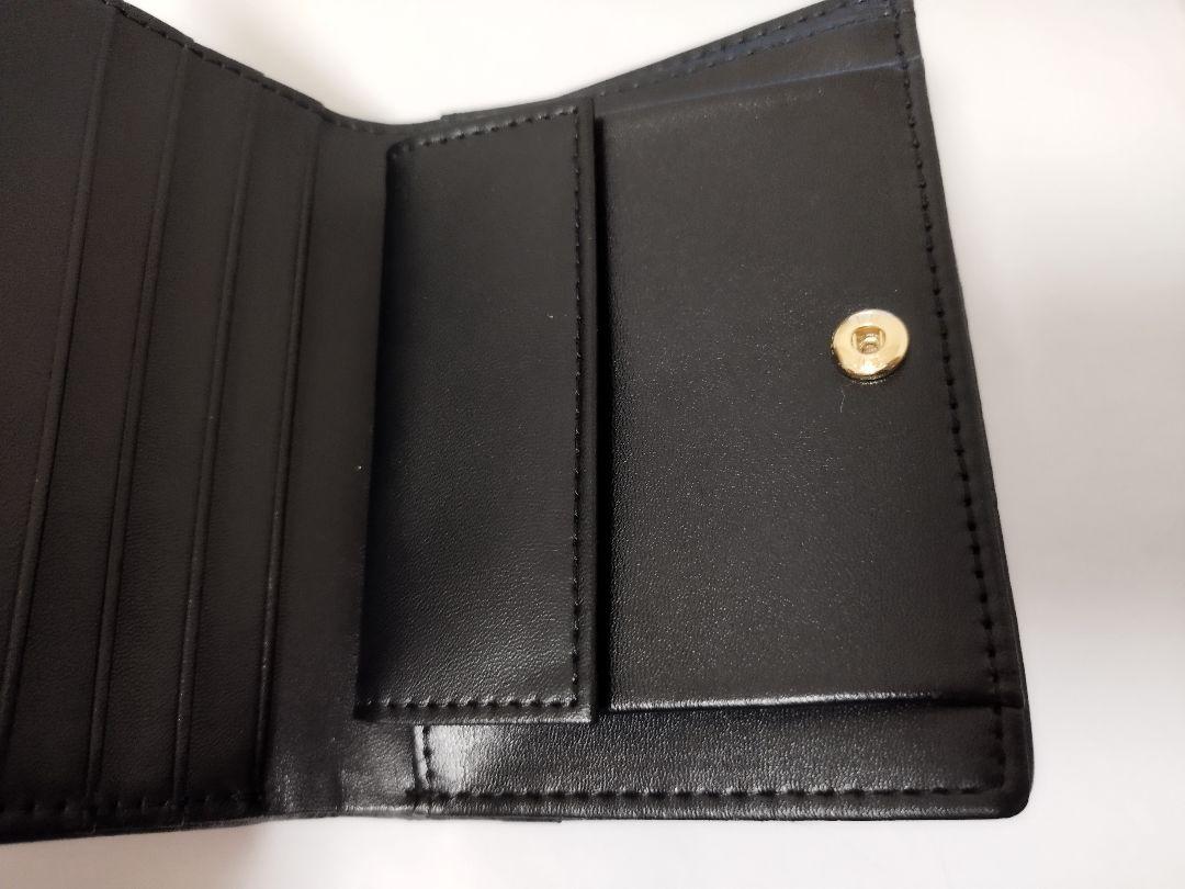 ミュウミュウ 二つ折り財布　黒い財布
