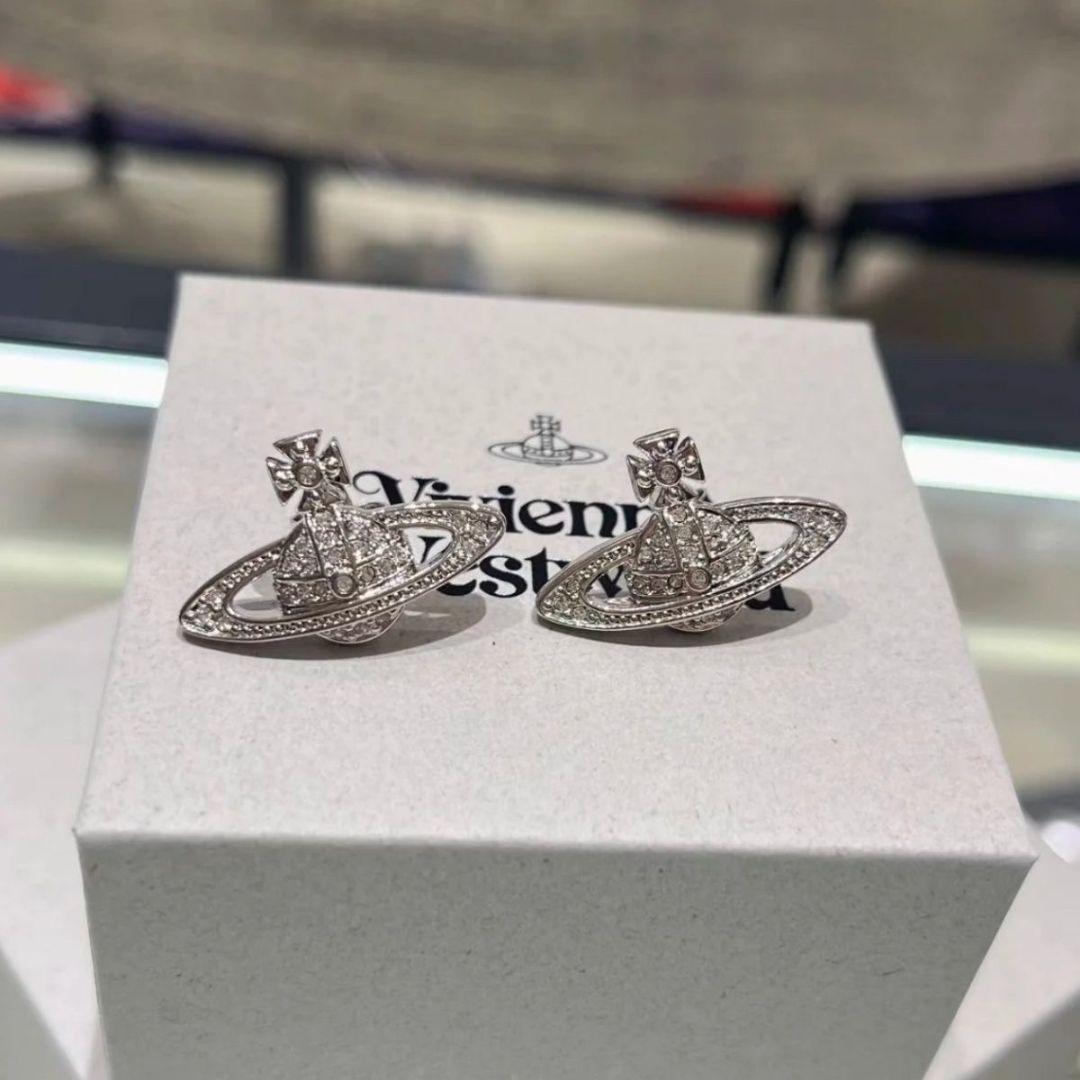 Vivienne Westwood 土星モチーフピアス - メルカリ