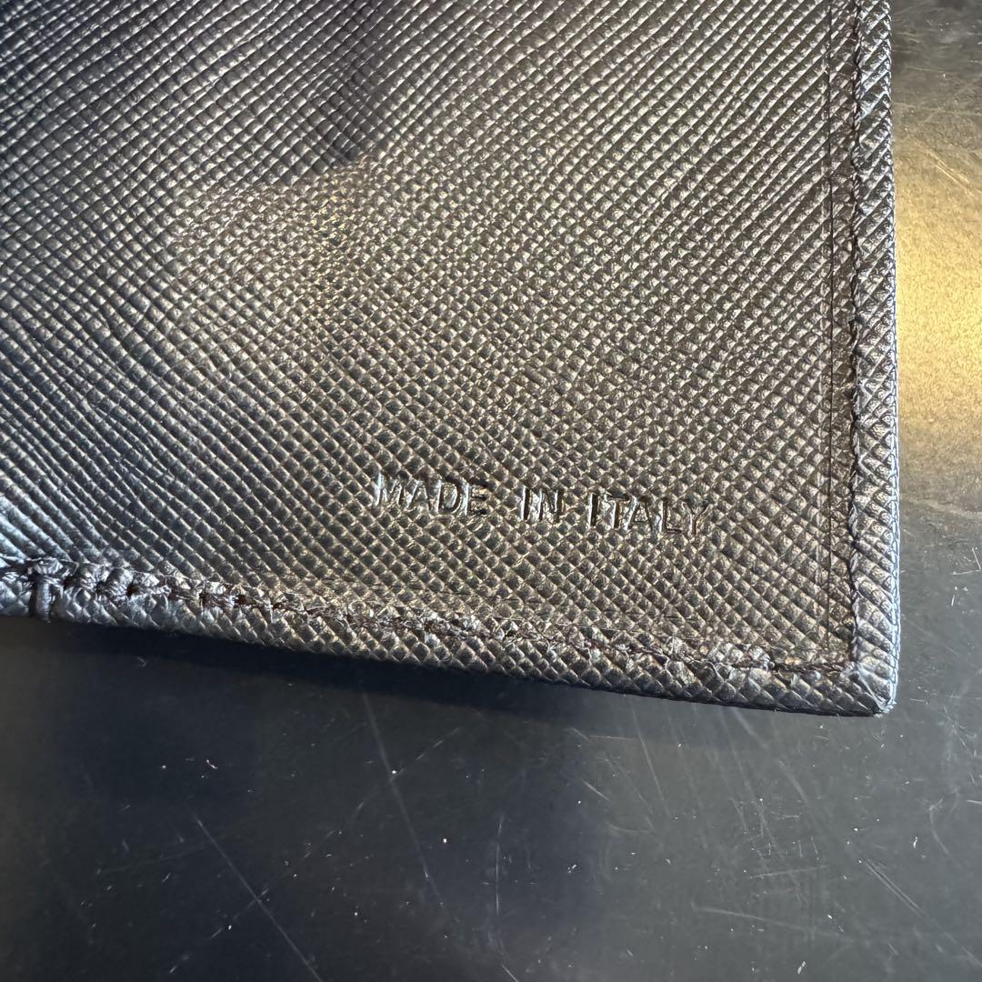 PRADA 二つ折り財布