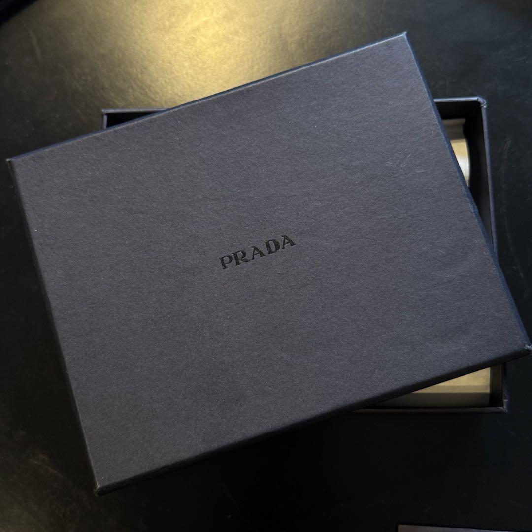 PRADA 二つ折り財布