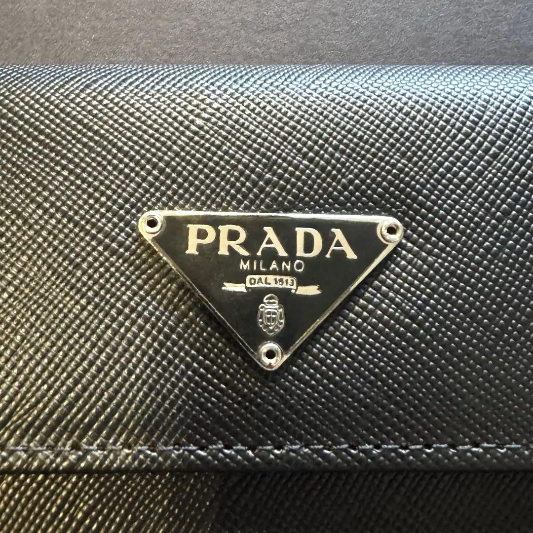 PRADA 二つ折り財布
