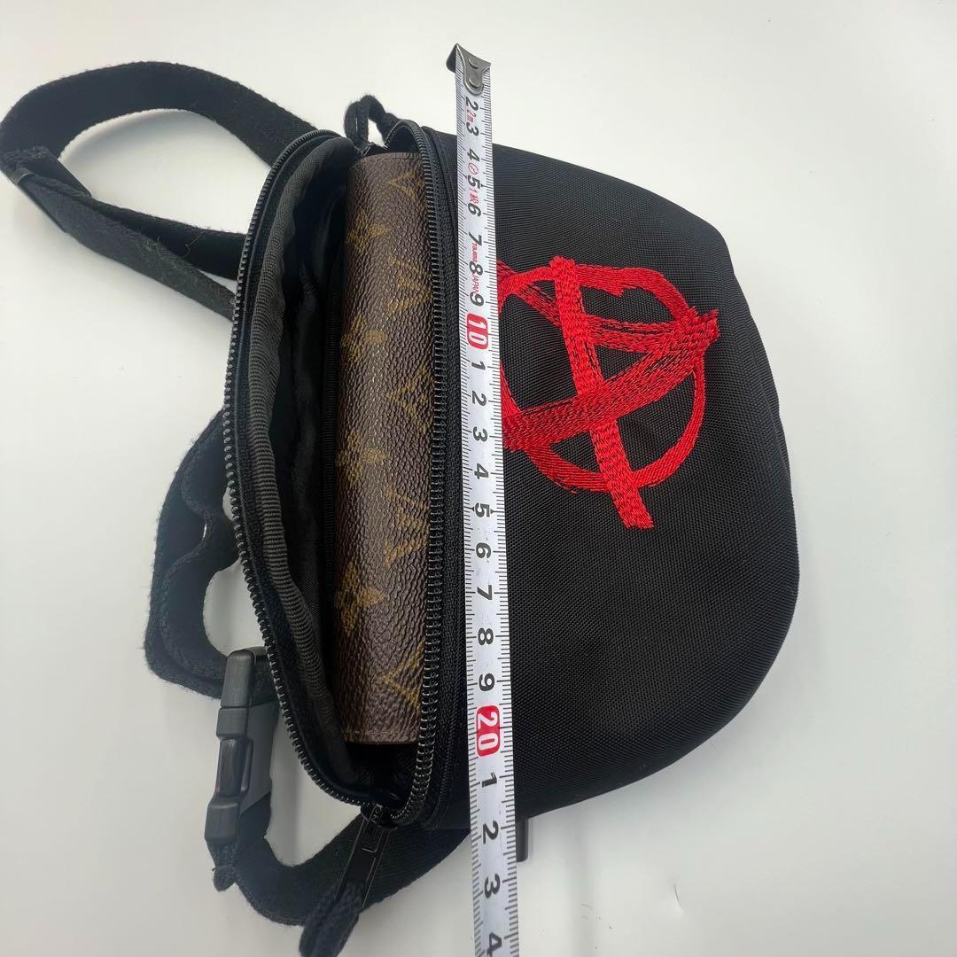 【極美品】VETEMENTS ヴェトモン ボディバッグ ブラック 長財布収納可