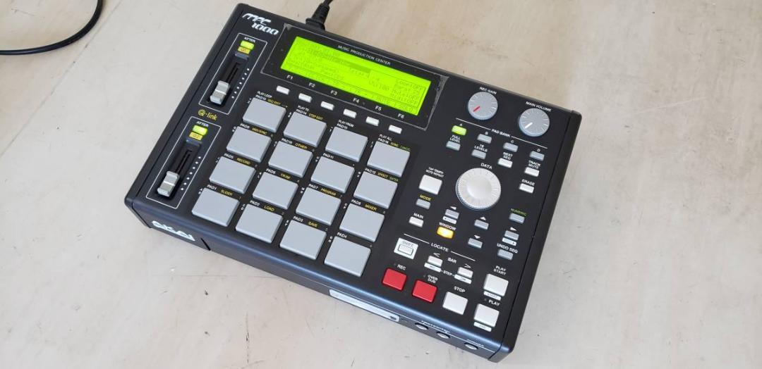メンテ済み良い状態 AKAI MPC1000BK 内部スイッチ全交換 Tq87Y-m11941659088 通販定番