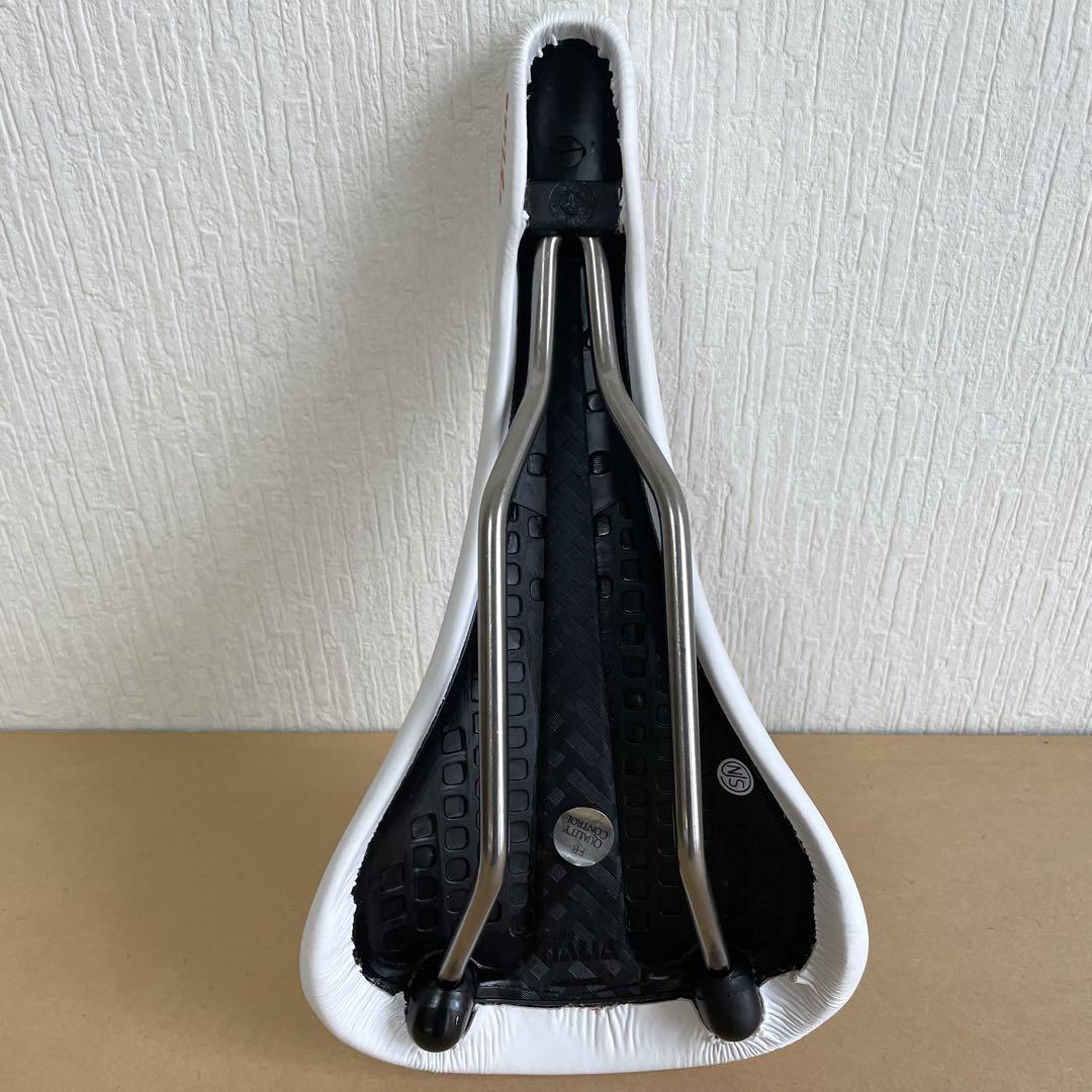 SELLE ITALIA】FLITE 1990 NJS EMBROIDERY (WHITE) | Humhumhug