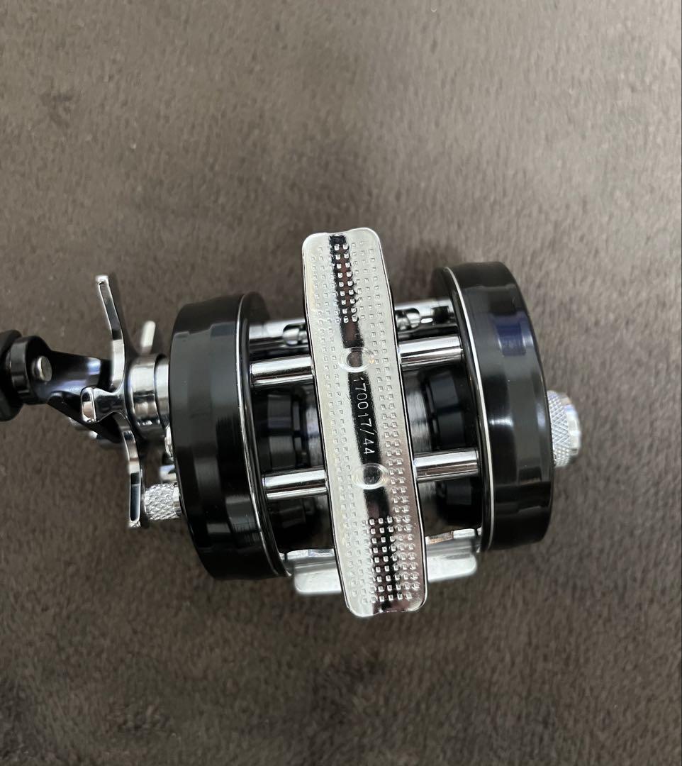 ABU アンバサダー 2500c 復刻 ブラック - メルカリ