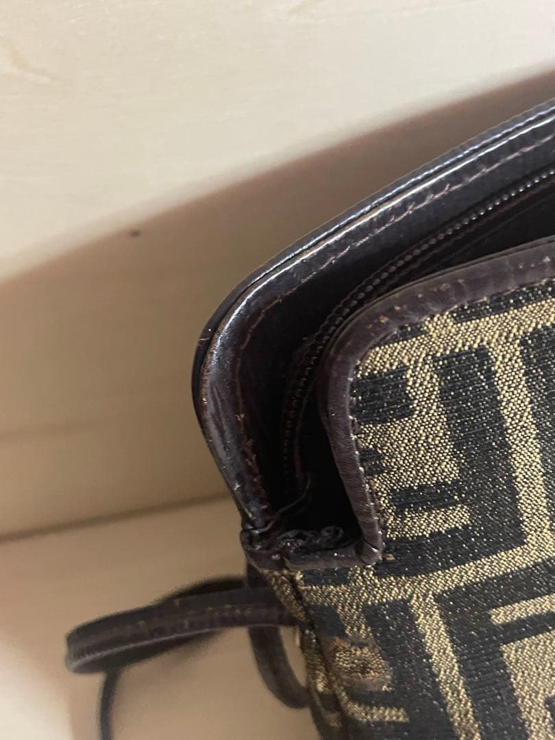 FENDI フェンディ ズッカ柄 ショルダーバッグ FF柄 斜め掛け