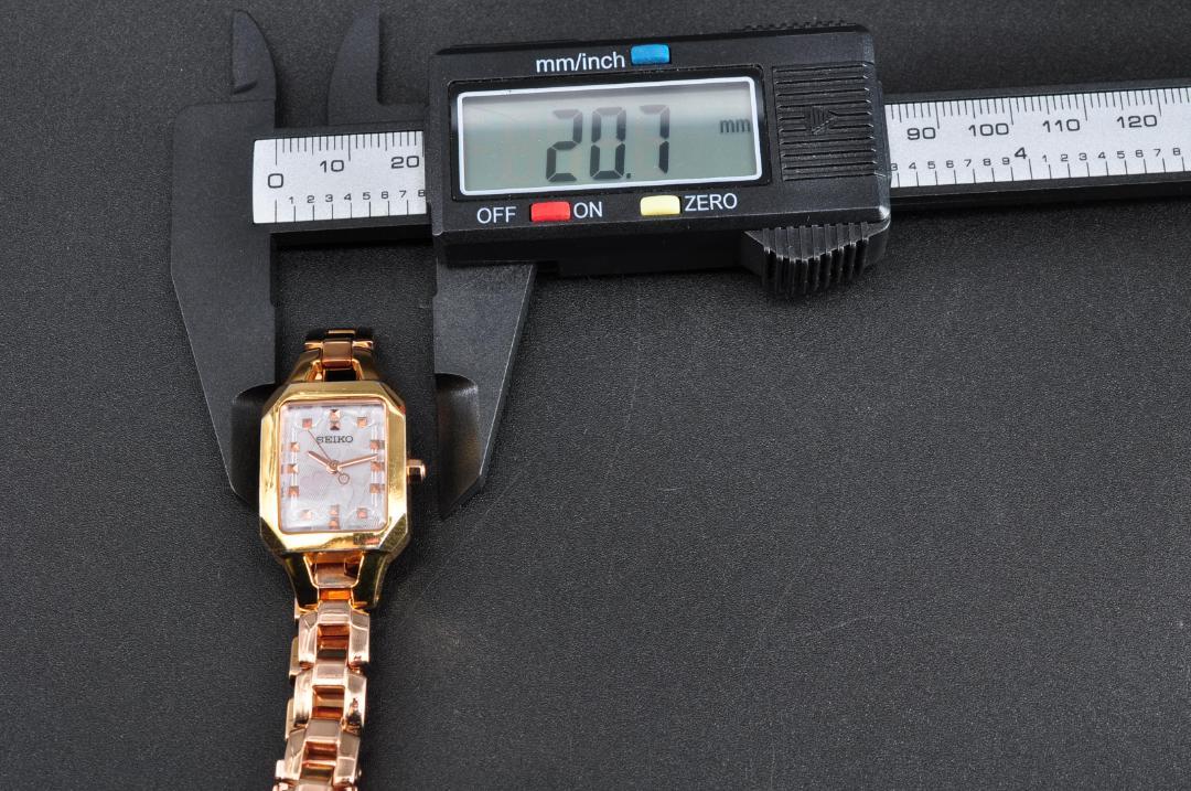SEIKO セイコー V111-0BE0 限定 ソーラー レディース 腕時計