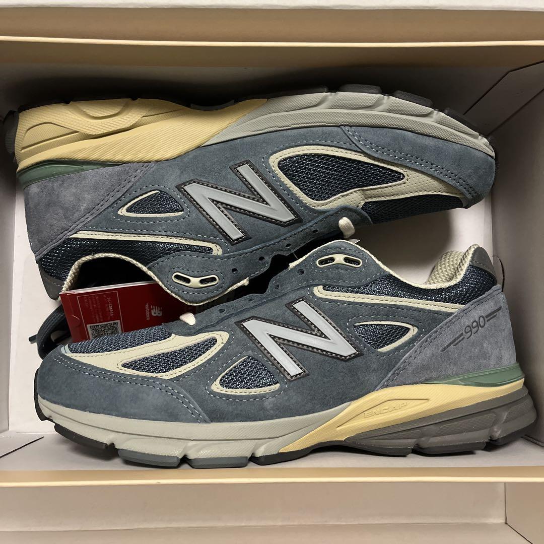AURALEE × New Balance 990v4