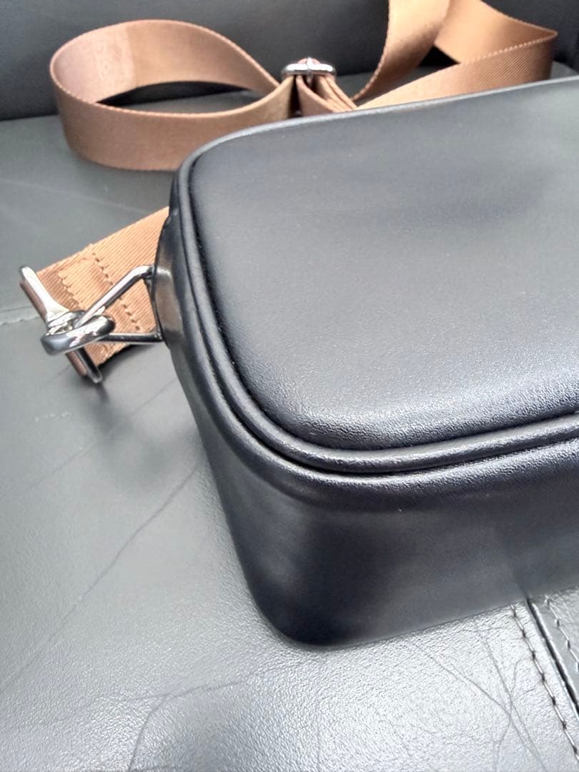 美品★Onitsuka Tiger★ショルダーバッグ 手書き風プリント 美品★Onitsuka Tiger★ショルダーバッグ 手書き風プリント