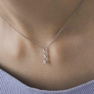 ヨンドシー4℃プラチナ3ストーンダイヤネックレス¥101,200