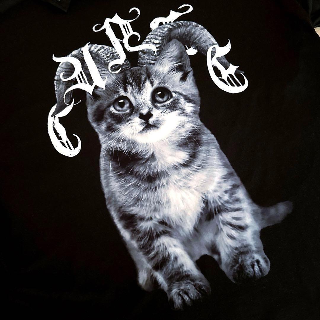 【トラバストーキョー】オーバーサイズ 安全ピン襟付き 猫ネコ 半袖Tシャツ 黒