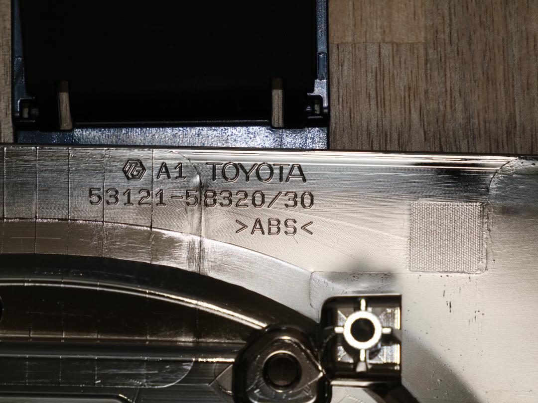 トヨタ エンブレム ヴェルファイア30 後期 エアロボディ用 未使用