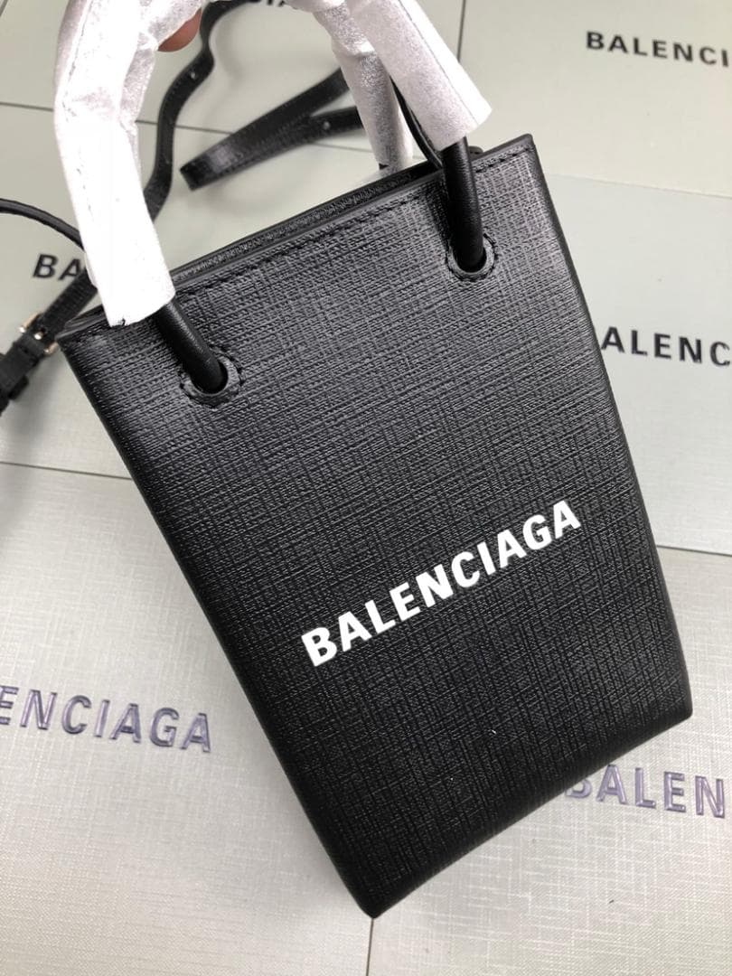 BALENCIAGA ブラックショルダーバッグ