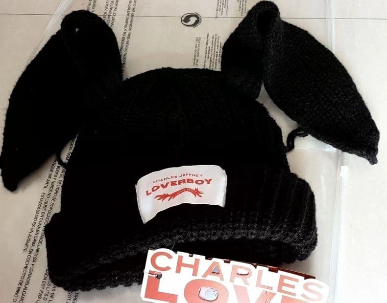 LOVERBOY ブラックニット帽 うさ耳 LOVERBOY ブラックニット帽 うさ耳