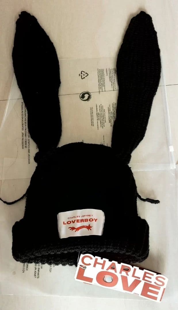 LOVERBOY ブラックニット帽 うさ耳 LOVERBOY ブラックニット帽 うさ耳