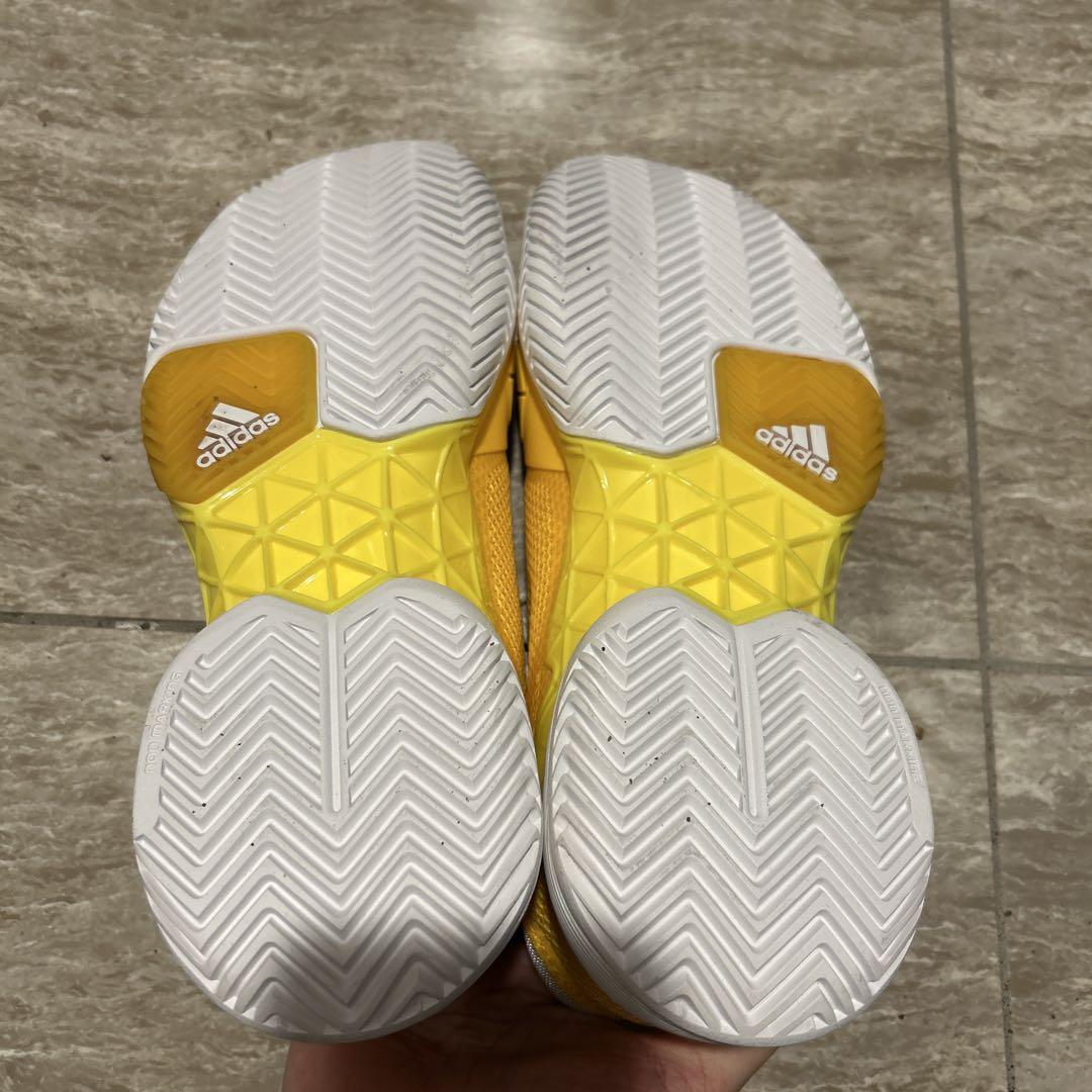 adidas イエロー テニスシューズ
