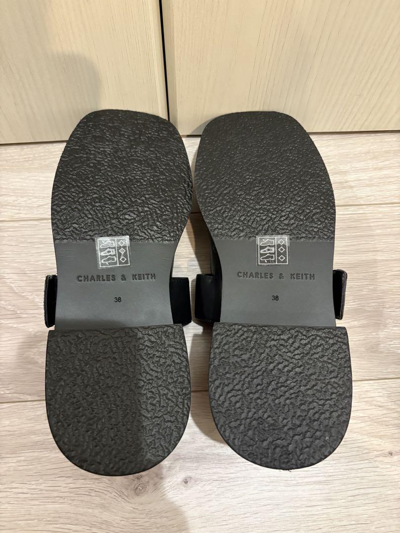 【新品】【未使用】 CHARLES&KEITH ストラップ付きパンプス