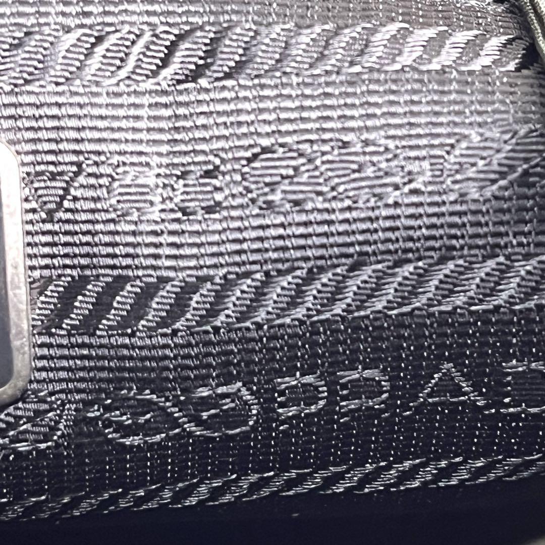 美品✨ PRADA ミニリュック ナイロン 三角ロゴ ロゴプレート カーキ 巾着