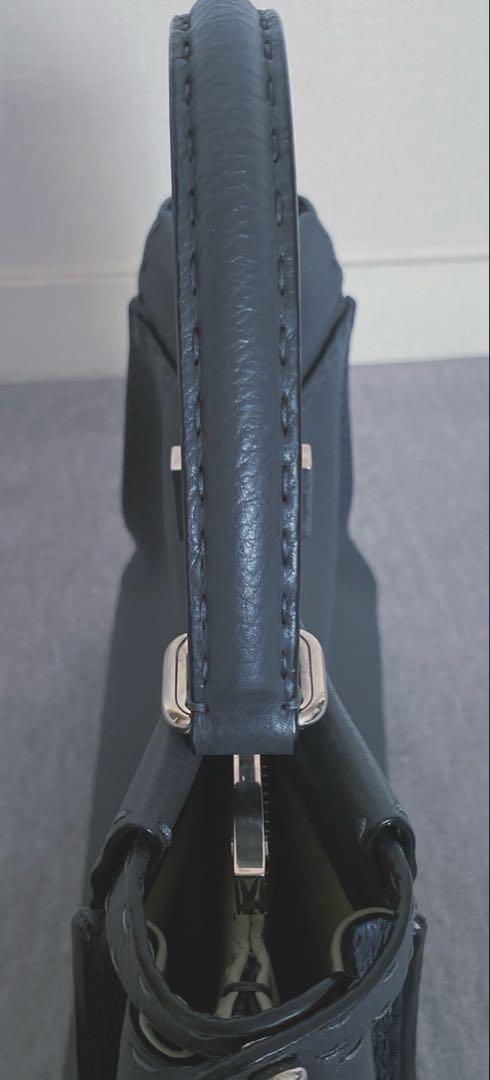FENDI セレリア ピーカブー レギュラー アスファルトグレー ショルダー