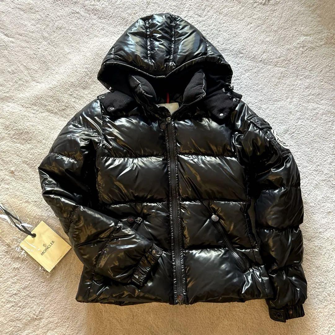 MONCLER ブラック ダウンジャケット フード付き