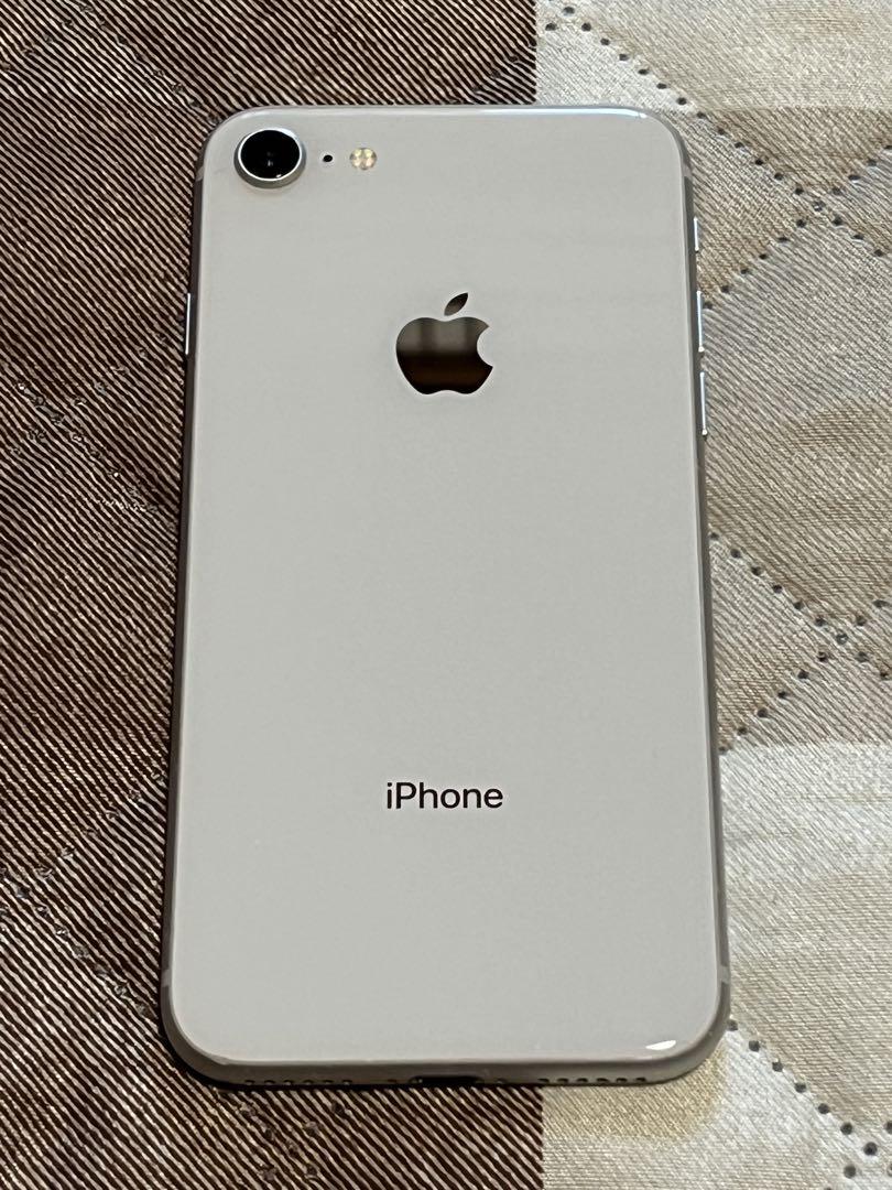 iPhone 8 ホワイト64GB SIMフリー 画面割れ/欠けあり