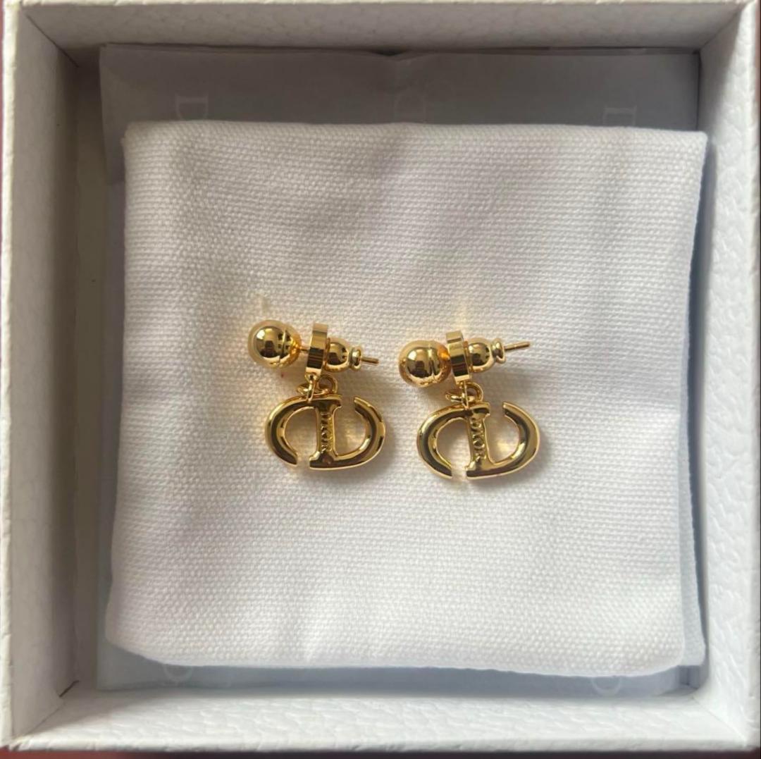 Dior ゴールド スタッド ピアス