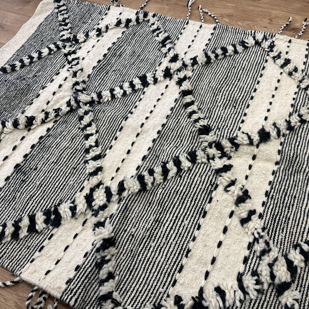 モロッコ現地購入品　ラグ　おしゃれなラグ