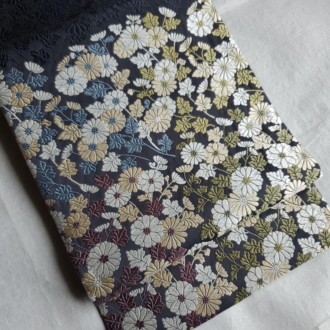 作家物 浮かび上がる菊模様