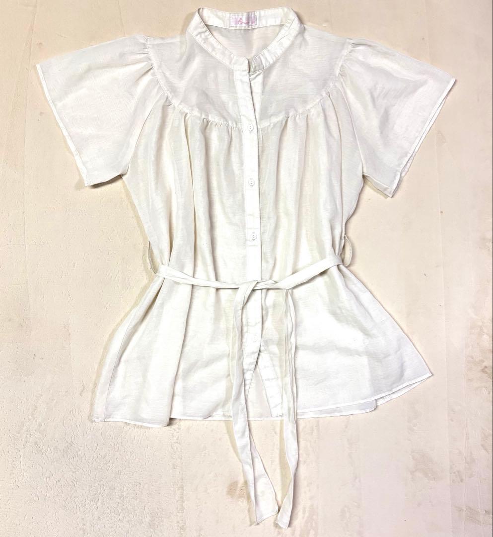 ホワイト　ウエストリボン付き 　半袖シャツ