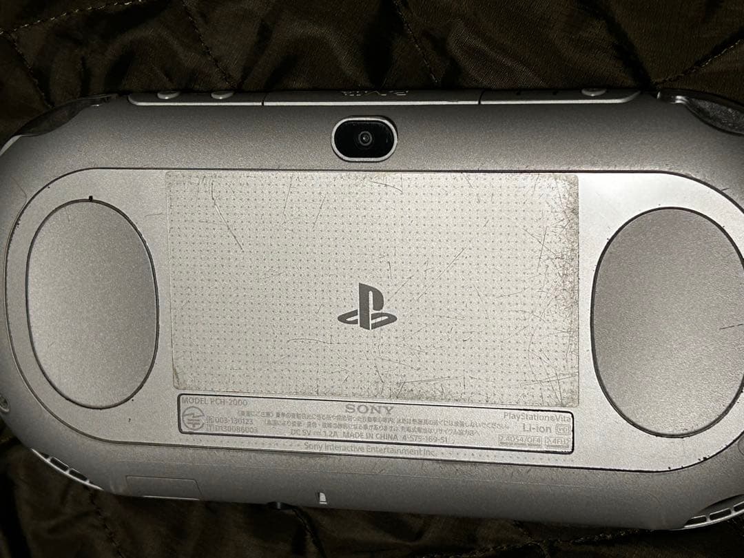 SONY PS Vita シルバー 本体 SONY PS Vita シルバー 本体