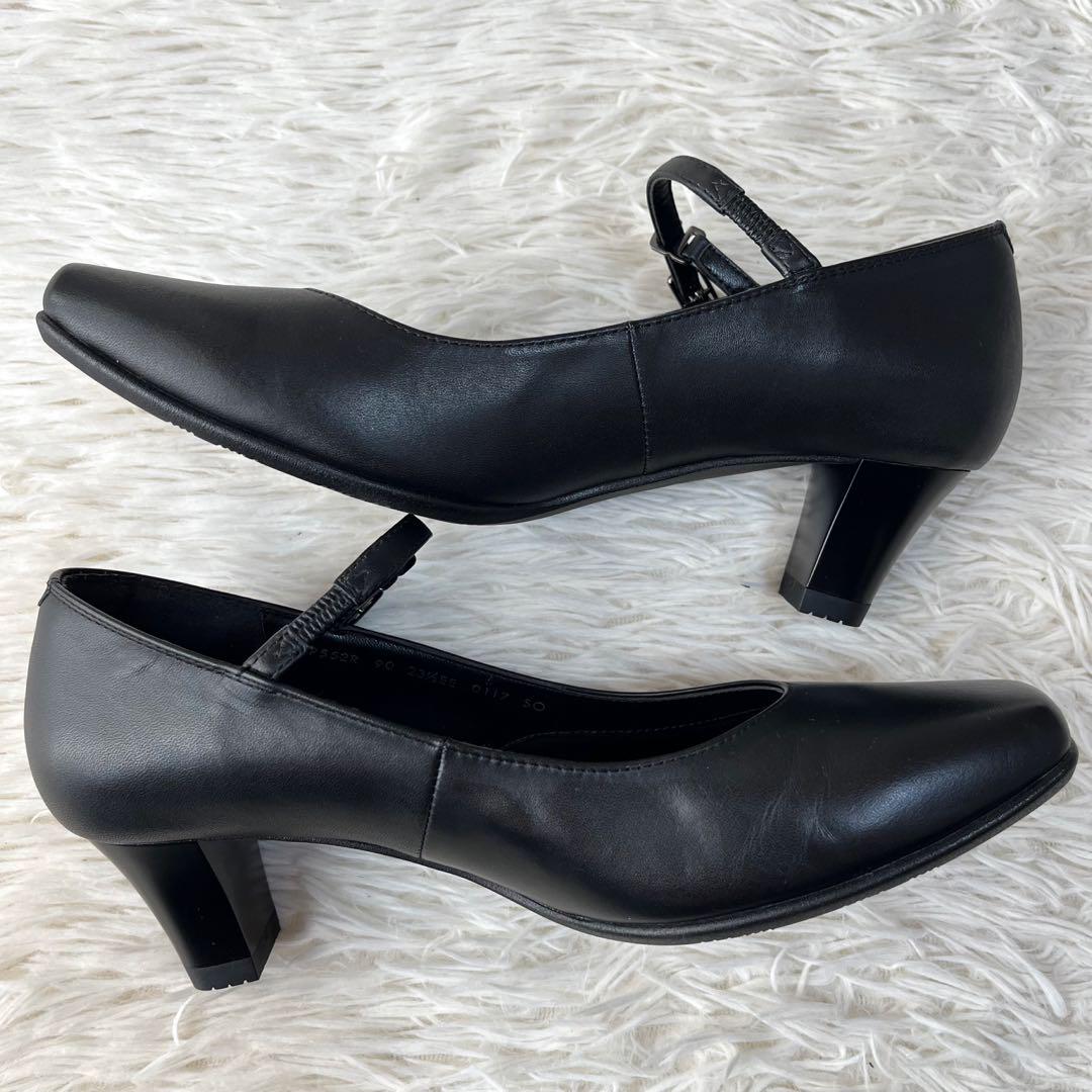 【新品未使用】ペダラ　ストラップ付き　レザー　パンプス