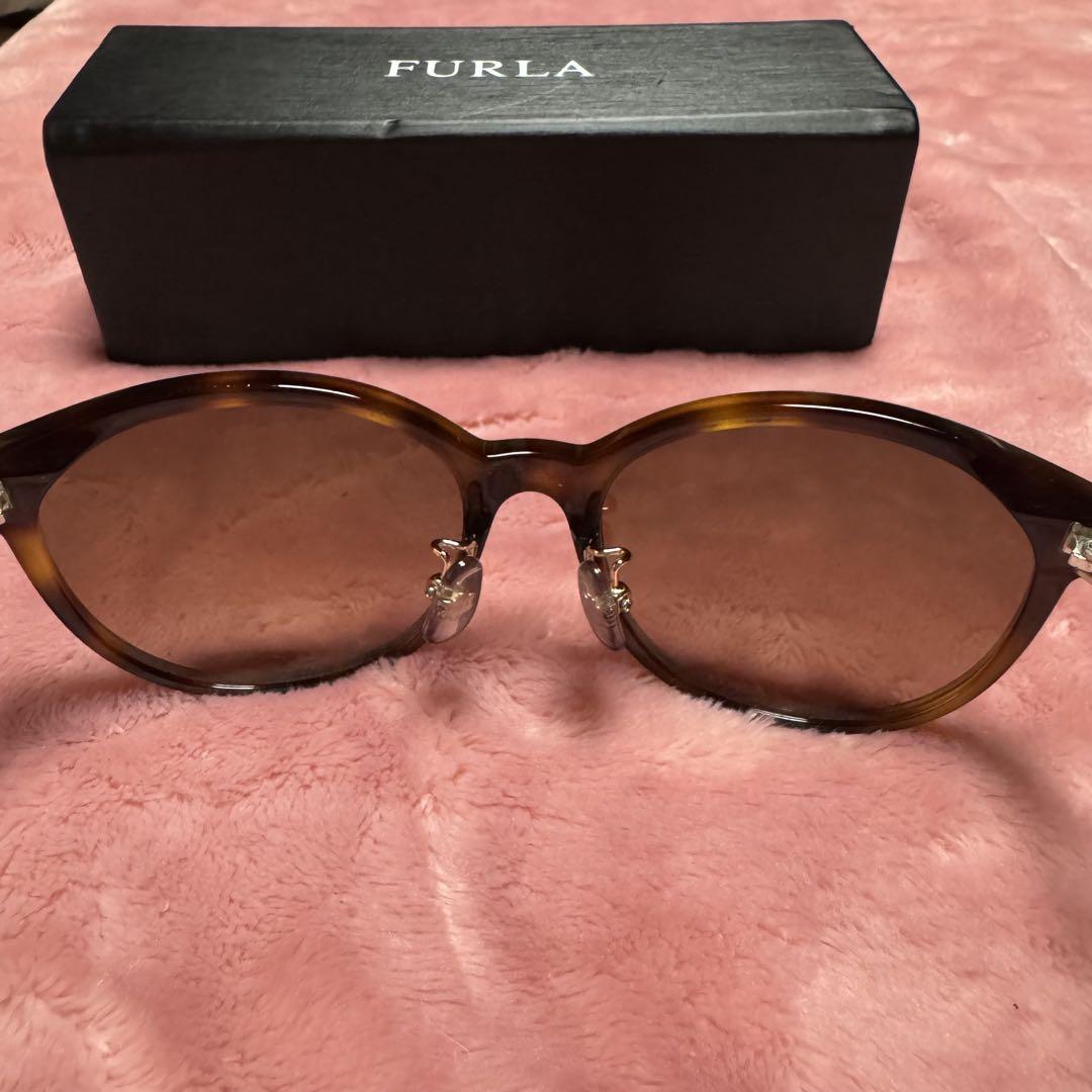 FURLA ブラウンキャットアイサングラス