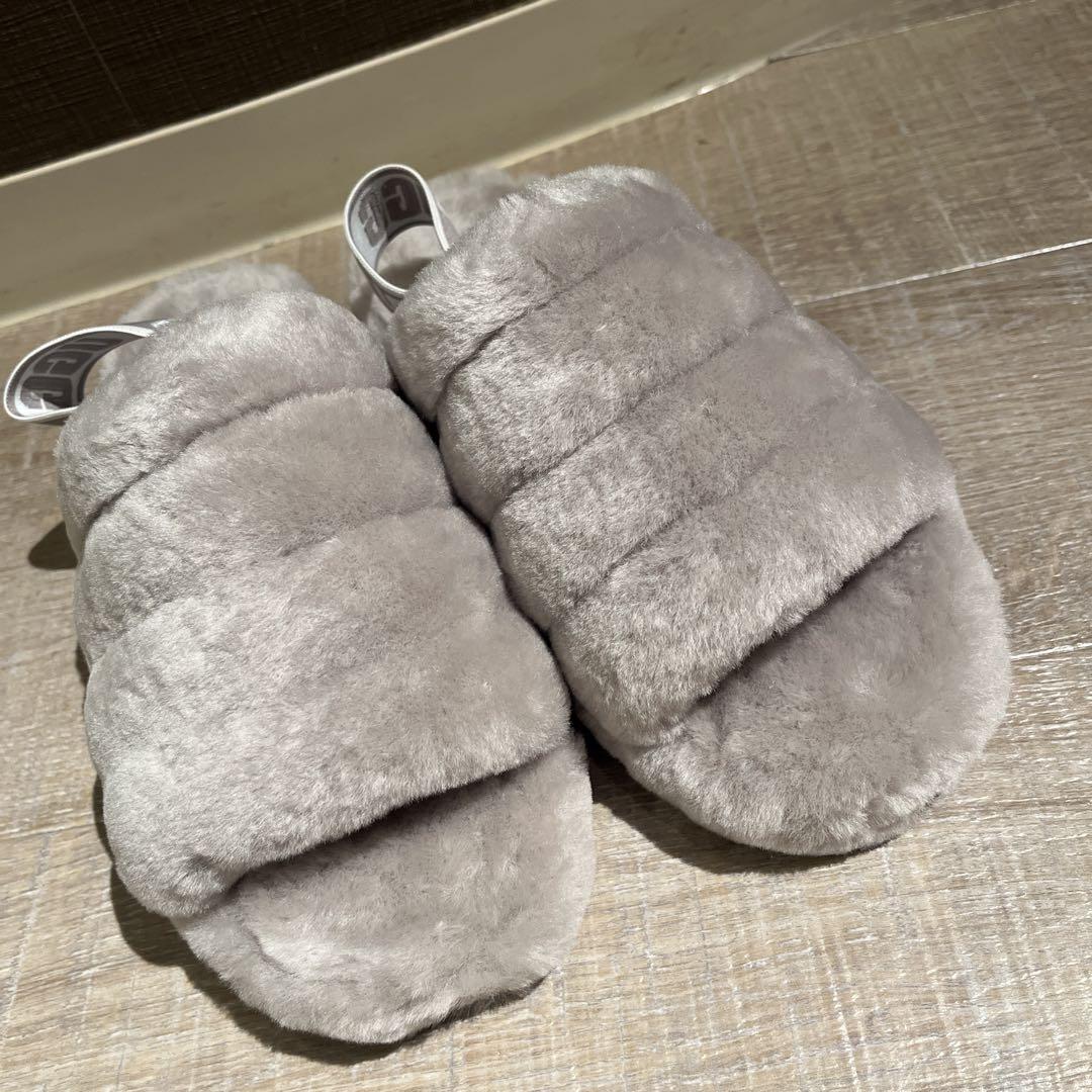 【新品未使用】UGG ファーサンダル　ugg FLUFF YEAH SLIDE