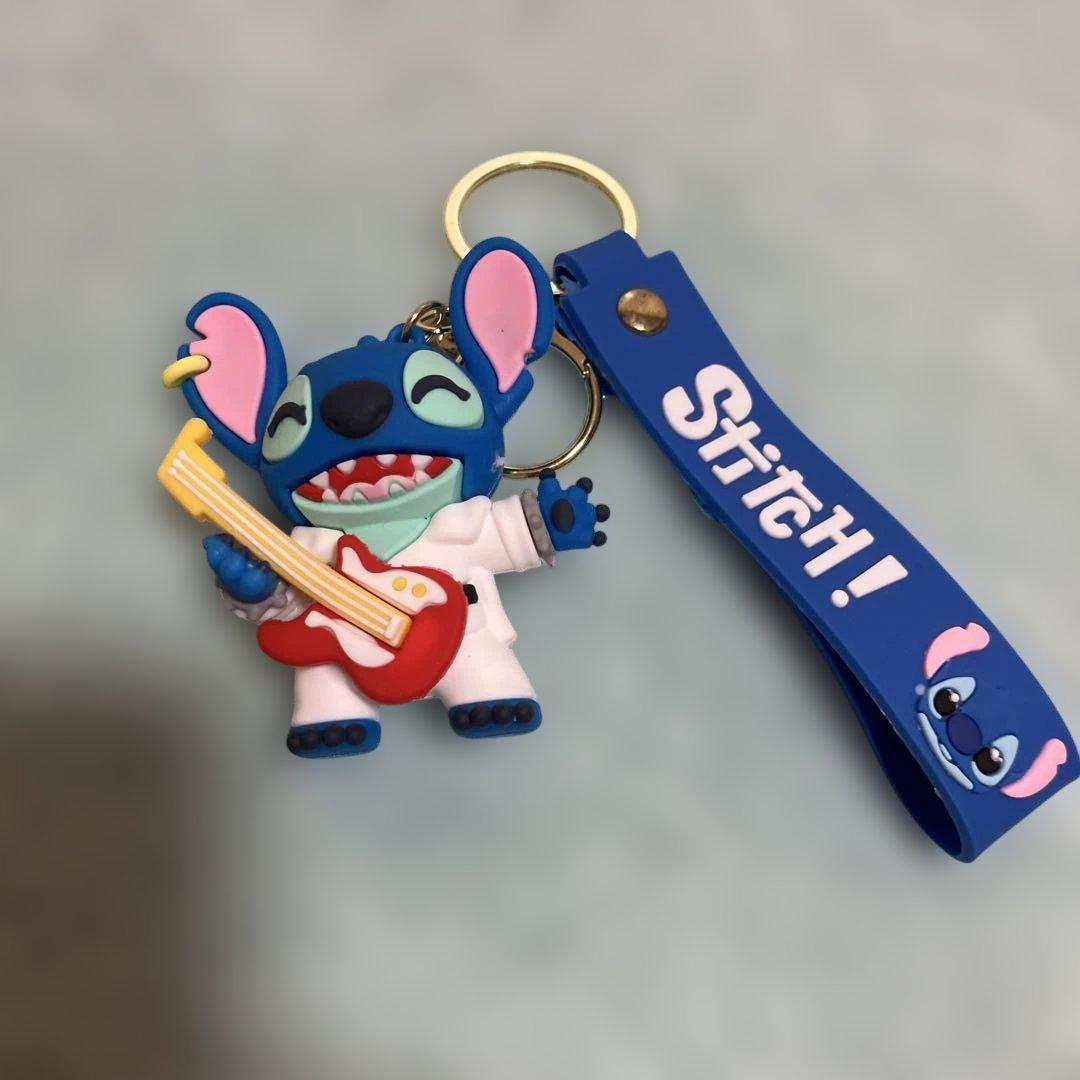 韓国ブランド通販サイト Disney・リロアンドスティッチキーホルダーギターを弾く キーホルダー・アクリルキーホルダー