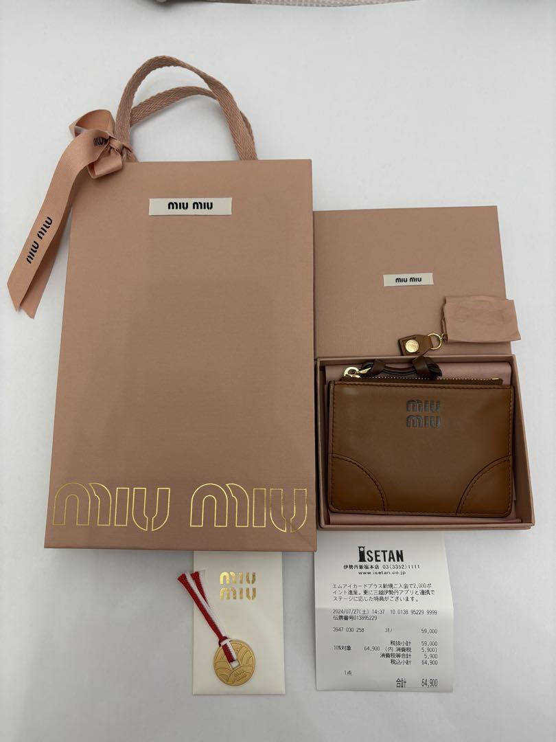 miumiu レザーカードケース