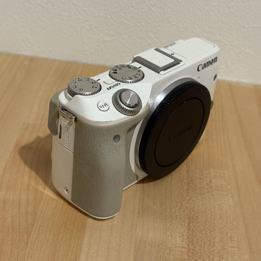 【ジャンク品】Canon EOS M3 ホワイト ミラーレスカメラ