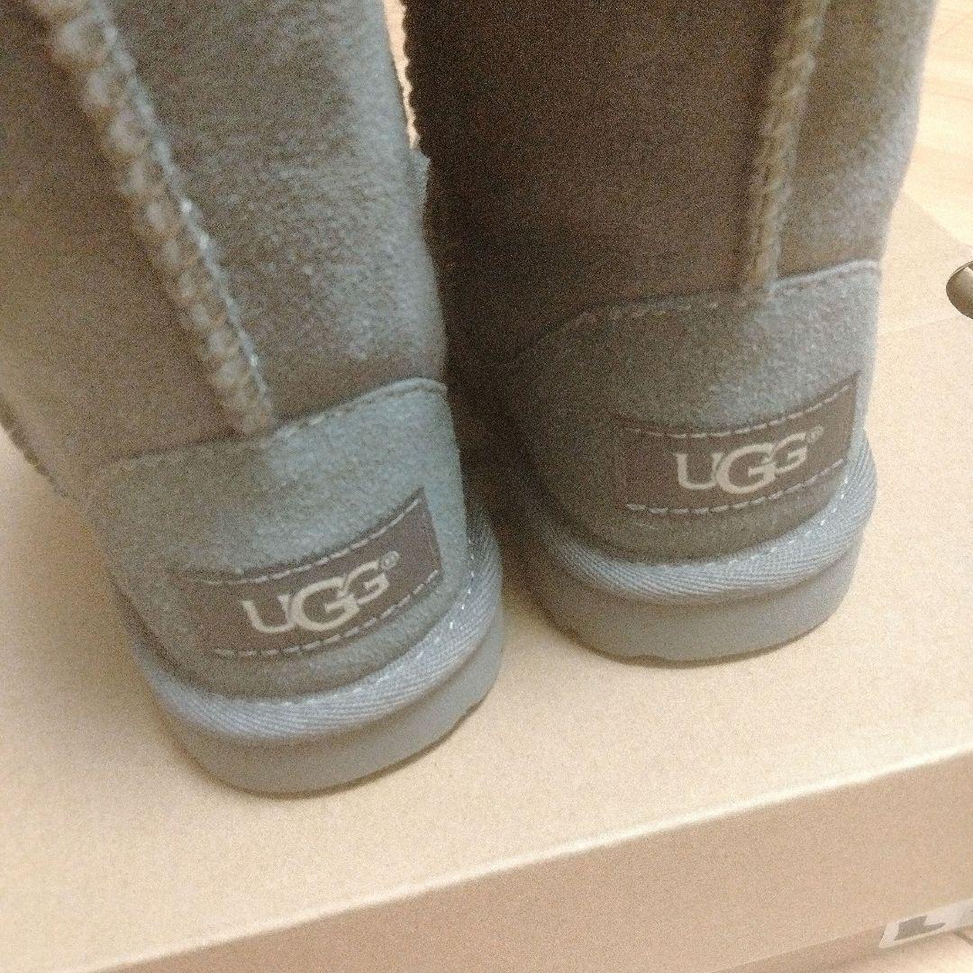 【送料無料】【即日発送】UGG   アグ　ムートンブーツ　キッズ　子供用　新品