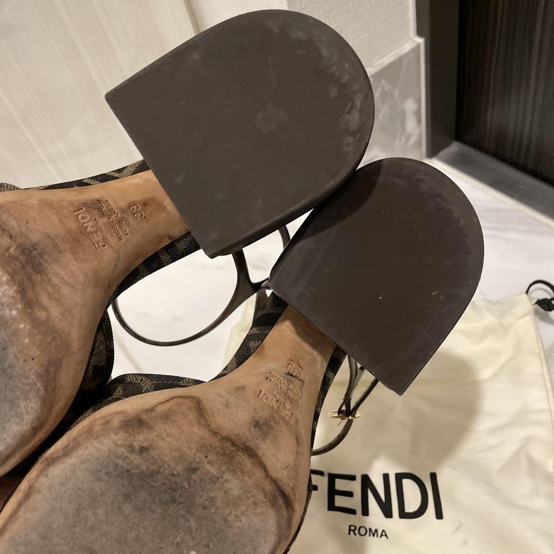 最終値下げFENDI ダークブラウン ロゴヒールサンダル　25㌢
