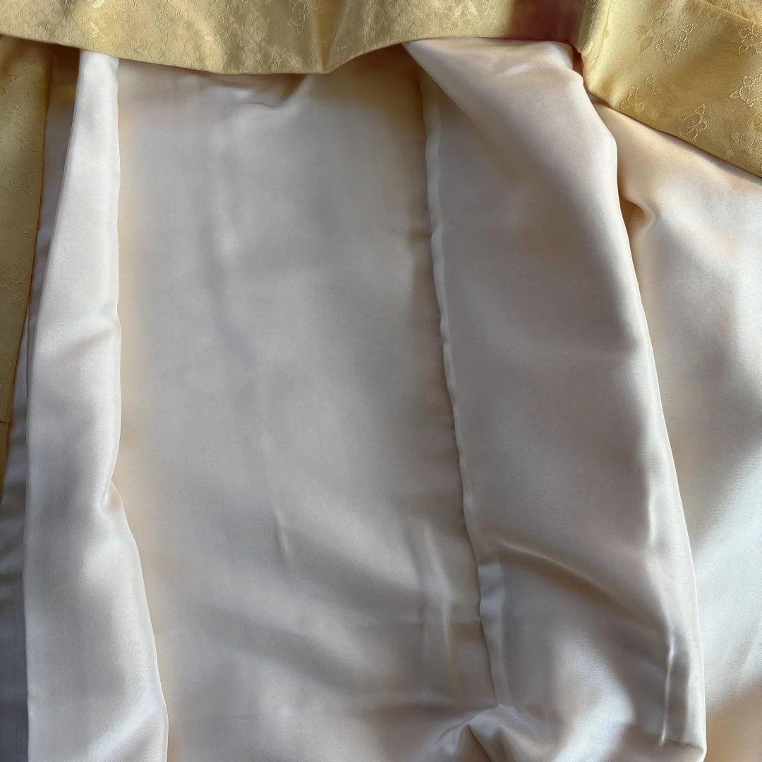 たまご色 丹後縮緬正絹 洒落 色無地 袷バチ衿手縫い仕立て たまご色 丹後縮緬正絹 洒落 色無地 袷バチ衿手縫い仕立て