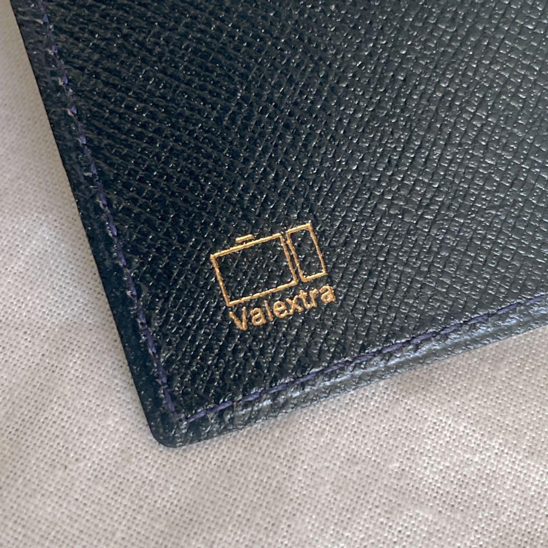未使用✨　ヴァレクストラ　ネイビーのレザーとステッチ　マネークリップ　折り財布