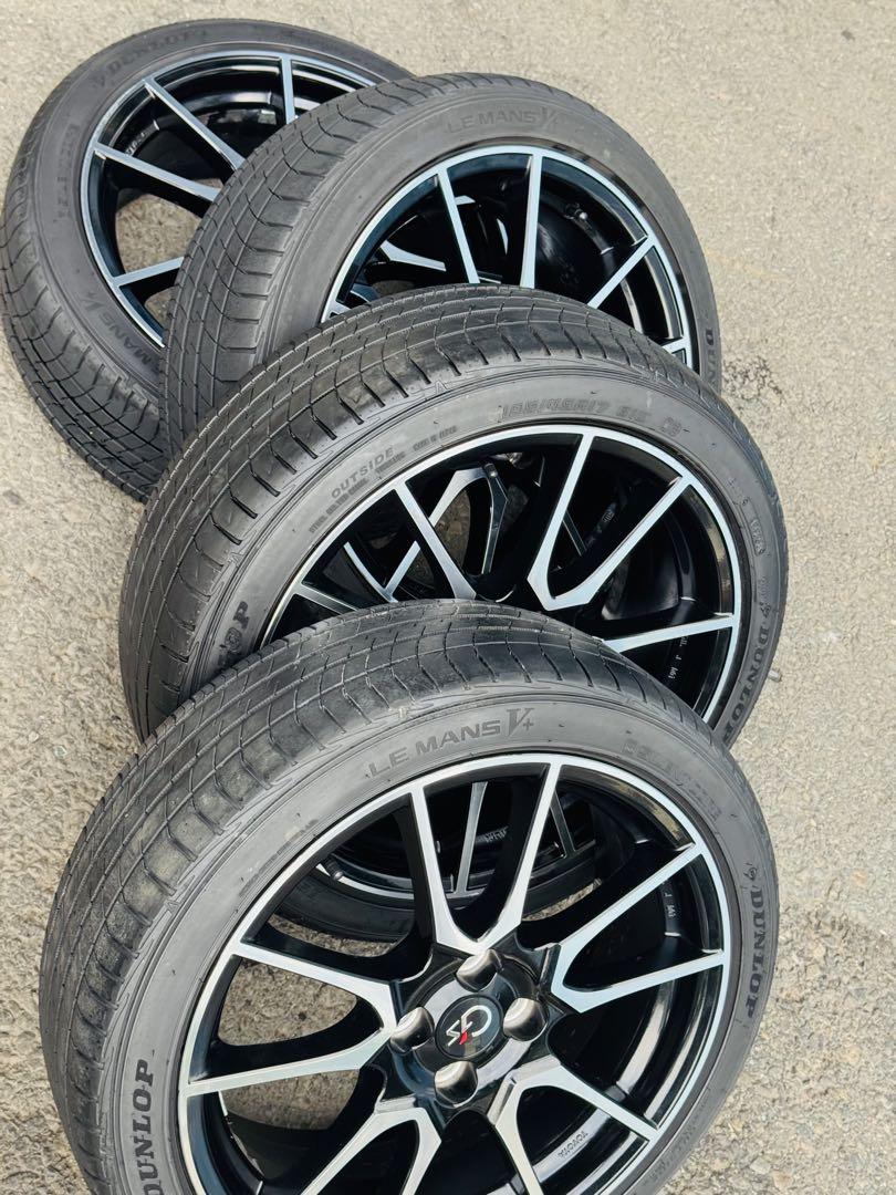トヨタ　アクア　Gs 17インチ ブラックスパッタリングホイールセット