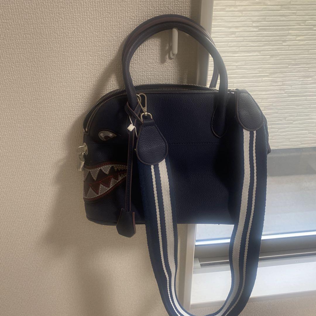 個性的なトートバッグ ショルダーつき