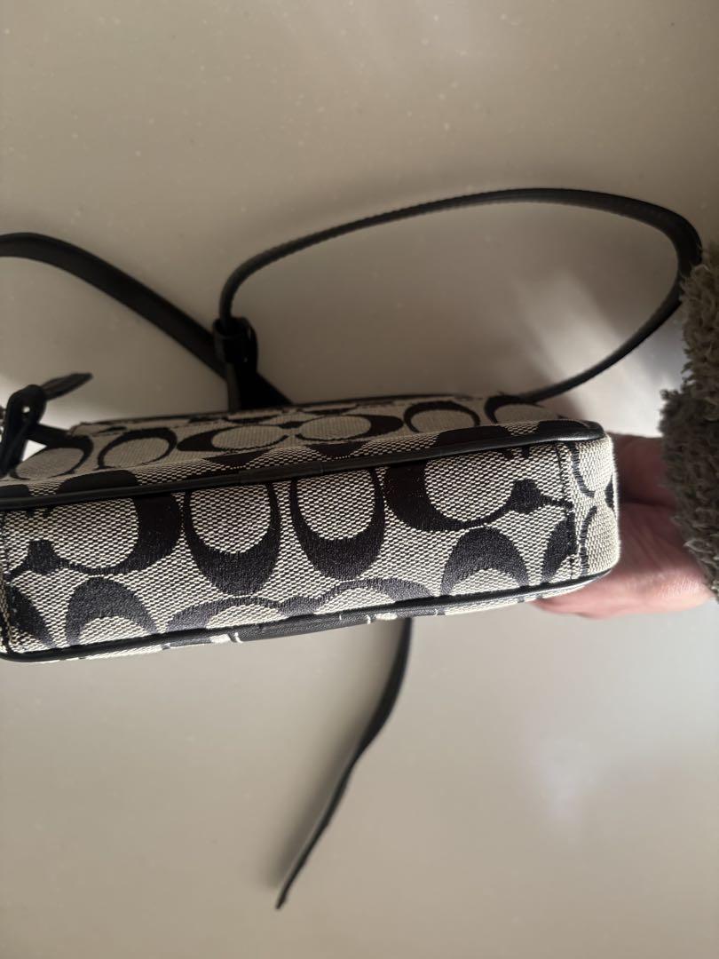 美品COACH ボディバッグ・ウエストポーチ