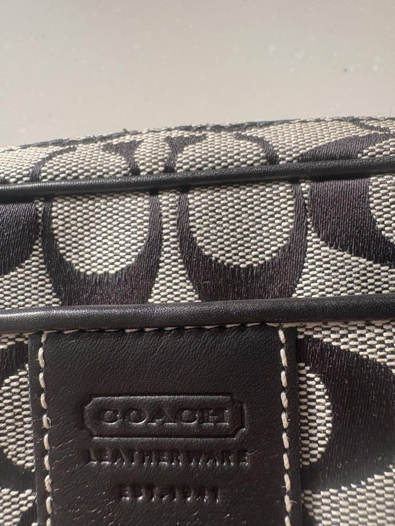 美品COACH ボディバッグ・ウエストポーチ
